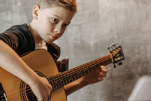 Kids initiation: guitar, ukulele, bass guitar, drum … or combination!
